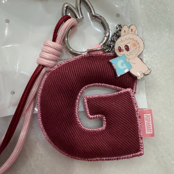 Pin For Love Letter’G’ keychain from Pop Mart - Picture 2 of 4